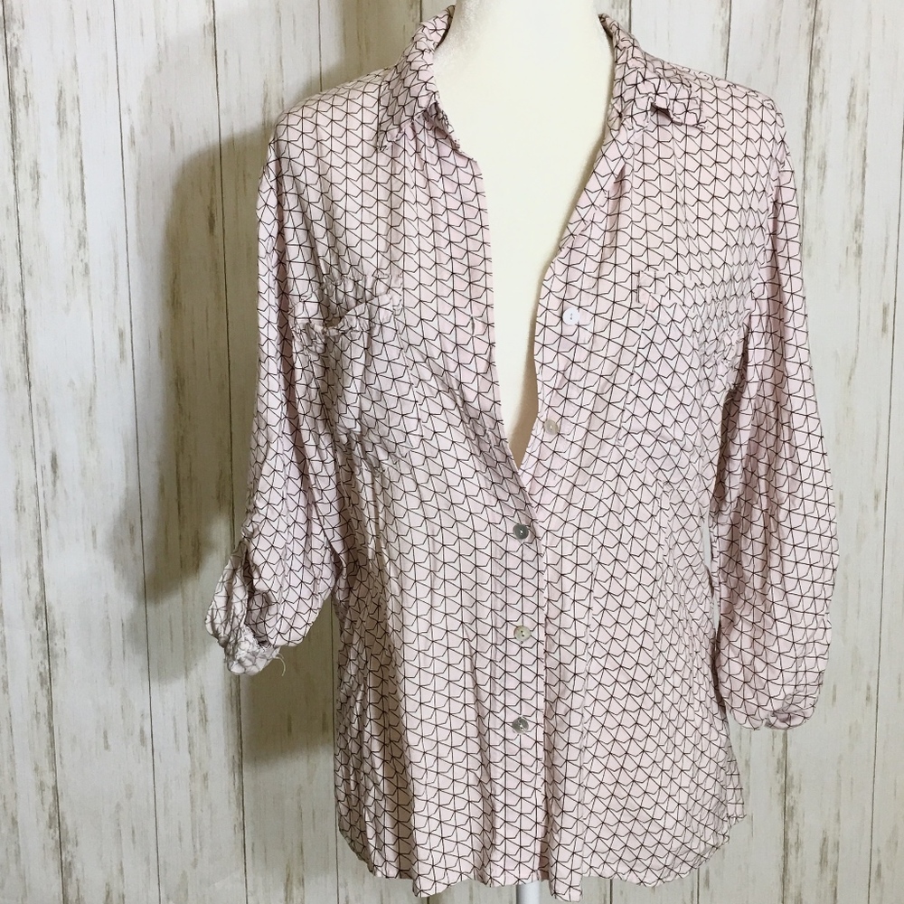 🌵3/$20 Pink & White Geo Print Boyfriend Top